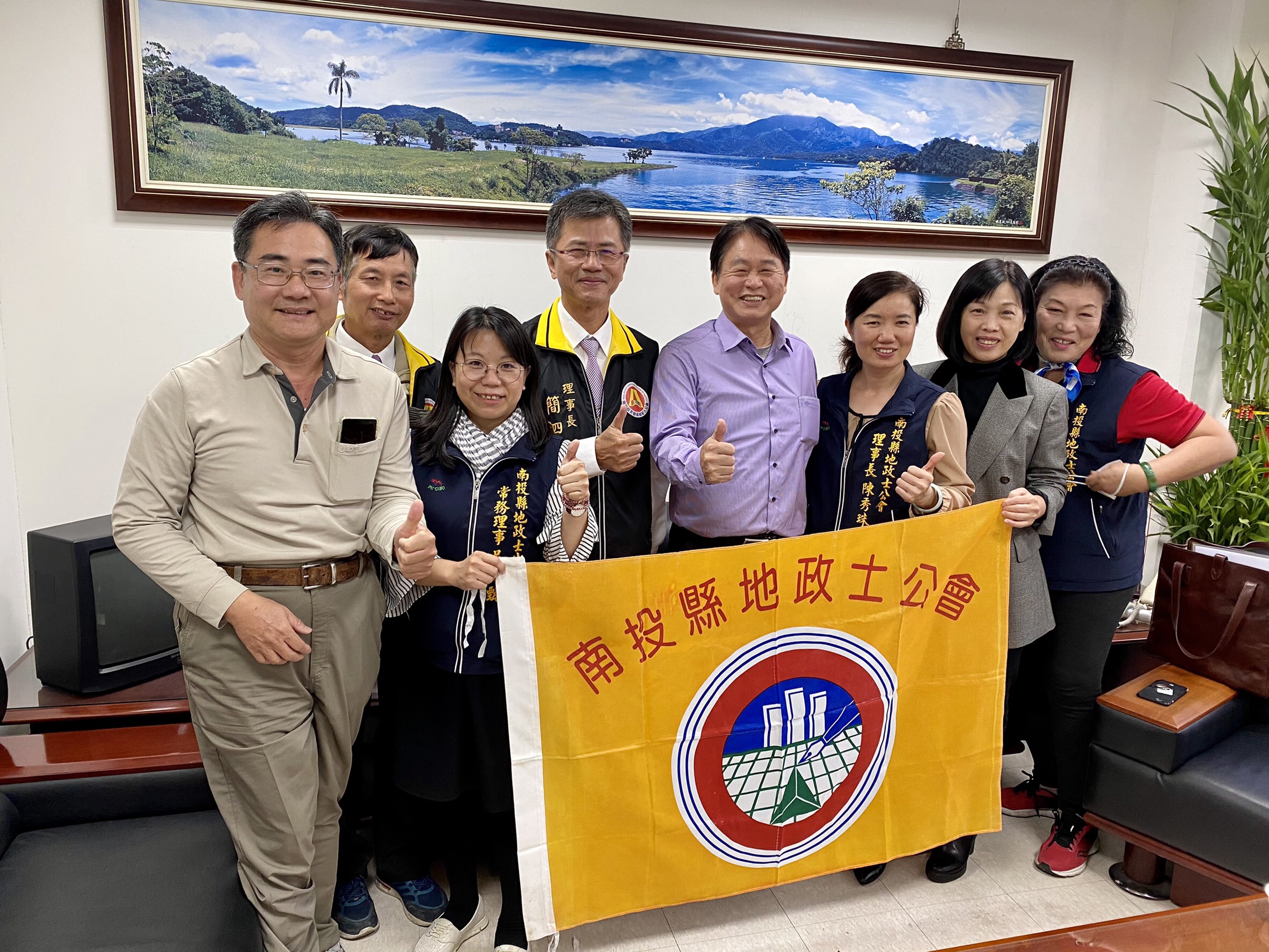 1100128理事長陳秀珠率領理監事拜訪及地政處簡處長